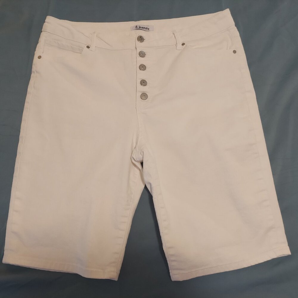Pre-Loved Women's White D Jeans Bermuda Shorts-Size 14